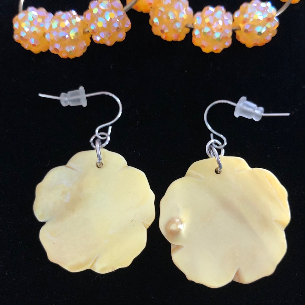 Dangles and hoops - Picture 2 of 4